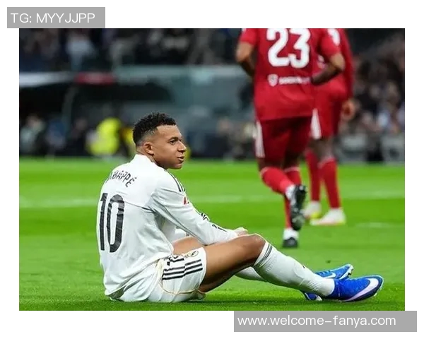 姆巴佩因伤缺席西超杯对决皇马大腿缺阵影响战局